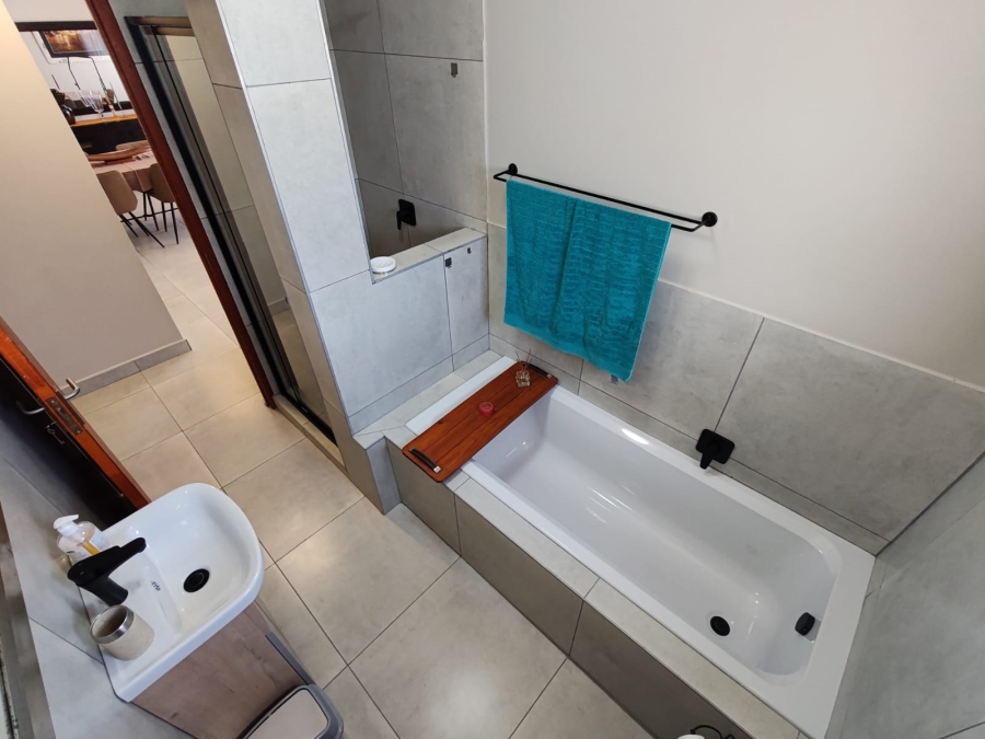 3 Bedroom Property for Sale in Hoogland Western Cape